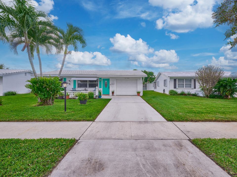 出租: $2,000 (2 贝兹, 1 浴室, 888 平方英尺)