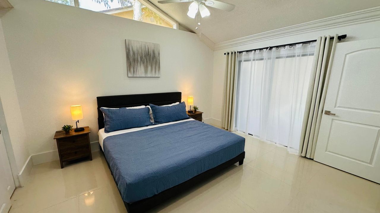 出租: $5,200 (3 贝兹, 2 浴室, 1292 平方英尺)