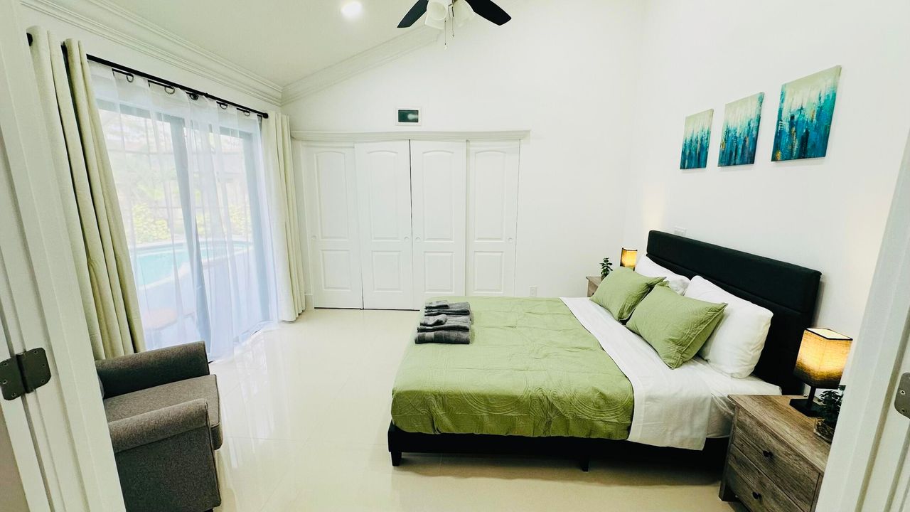 出租: $5,200 (3 贝兹, 2 浴室, 1292 平方英尺)