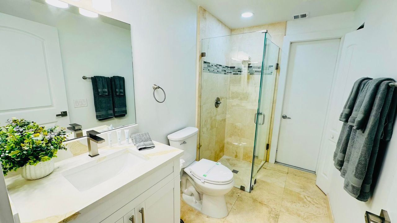 出租: $5,200 (3 贝兹, 2 浴室, 1292 平方英尺)