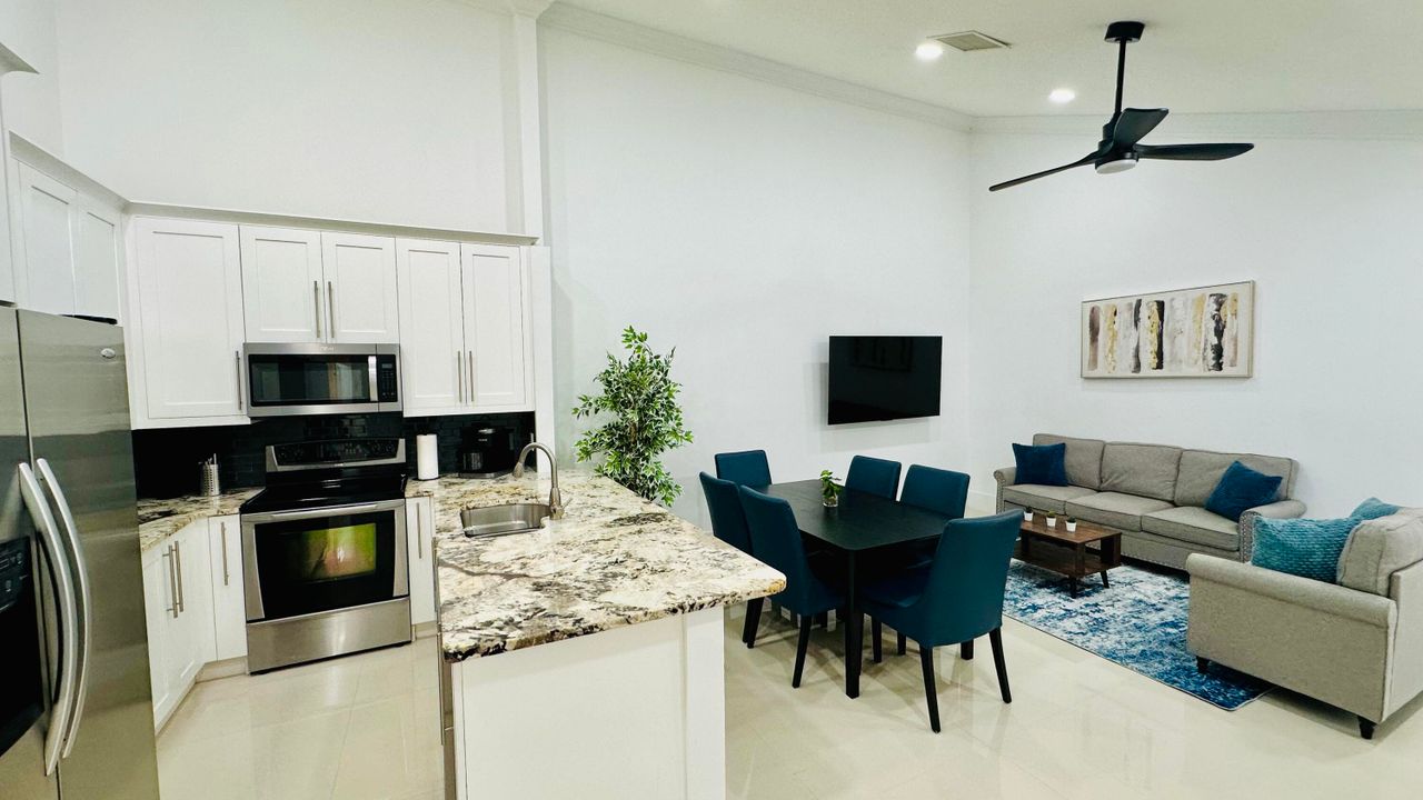 出租: $5,200 (3 贝兹, 2 浴室, 1292 平方英尺)