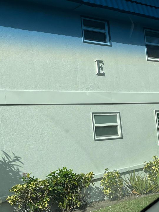 待售: $77,500 (1 贝兹, 1 浴室, 726 平方英尺)