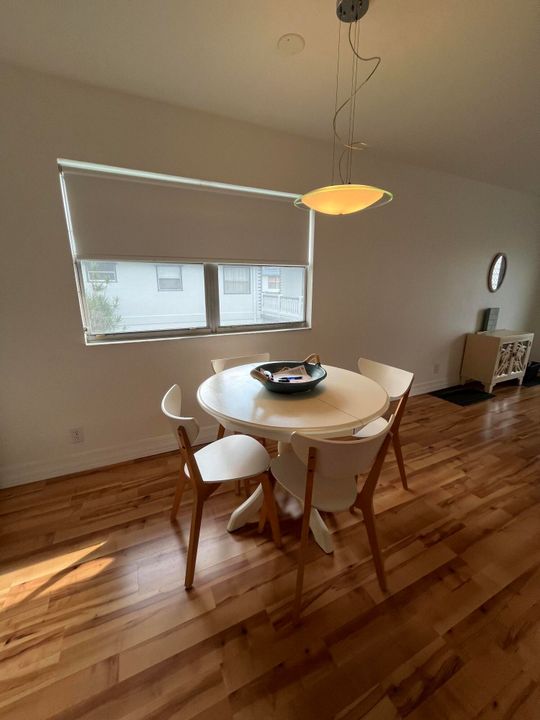 待售: $77,500 (1 贝兹, 1 浴室, 726 平方英尺)