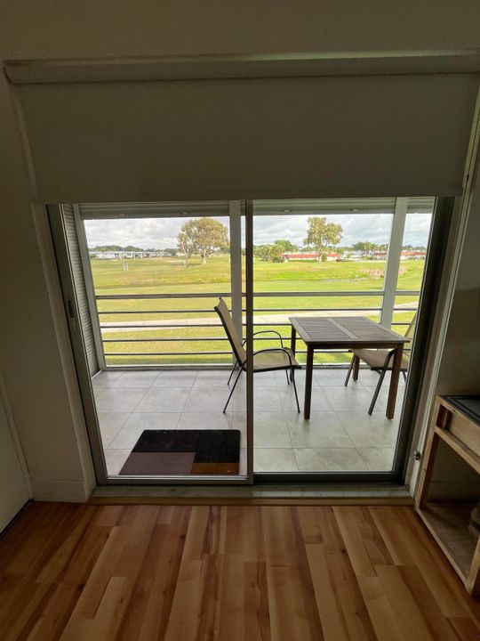 待售: $77,500 (1 贝兹, 1 浴室, 726 平方英尺)