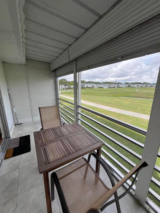 待售: $77,500 (1 贝兹, 1 浴室, 726 平方英尺)