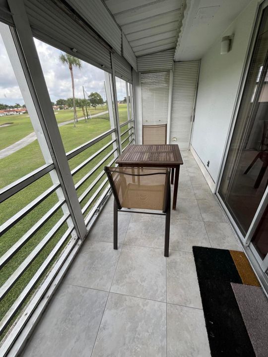 待售: $77,500 (1 贝兹, 1 浴室, 726 平方英尺)