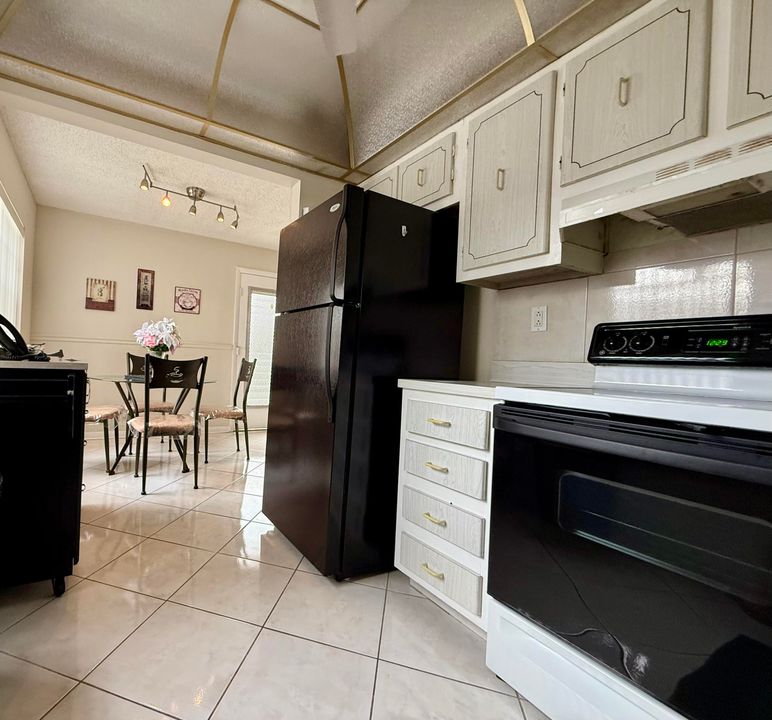 待售: $125,000 (2 贝兹, 2 浴室, 907 平方英尺)