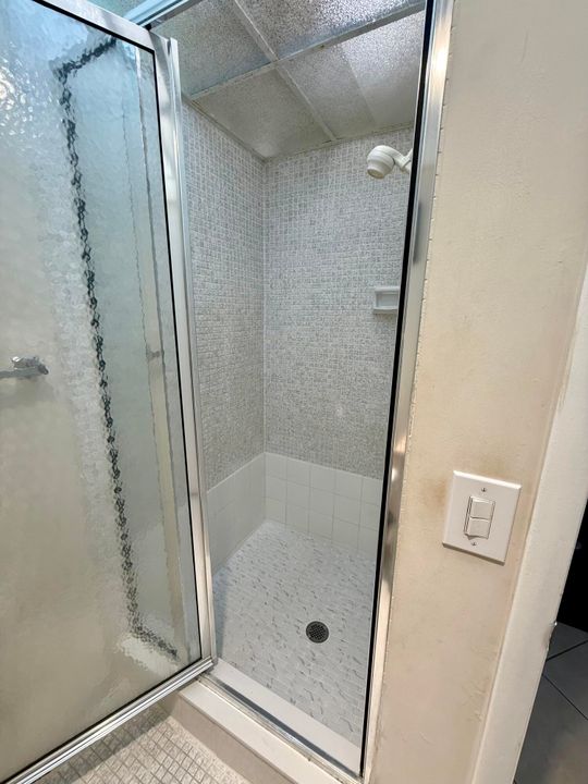 待售: $125,000 (2 贝兹, 2 浴室, 907 平方英尺)