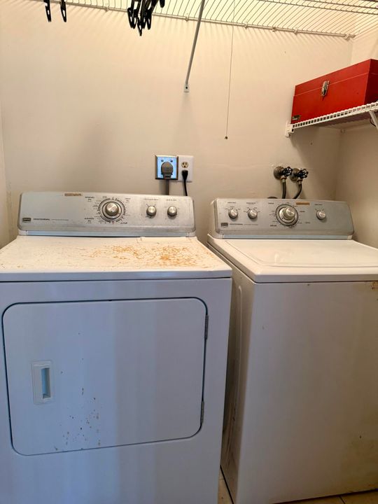 待售: $125,000 (2 贝兹, 2 浴室, 907 平方英尺)