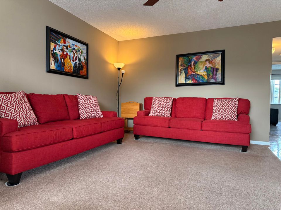 待售: $125,000 (2 贝兹, 2 浴室, 907 平方英尺)