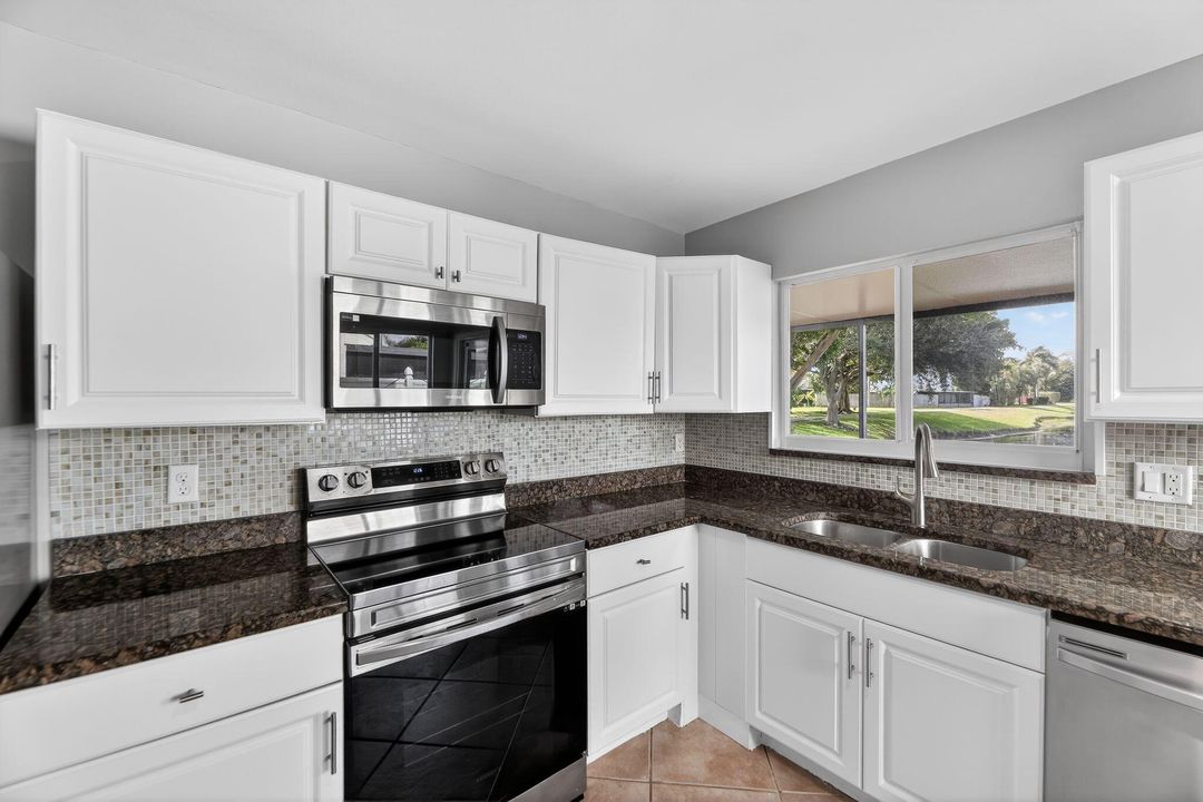 На продажу: $450,000 (4 спален, 2 ванн, 1584 Квадратных фут)