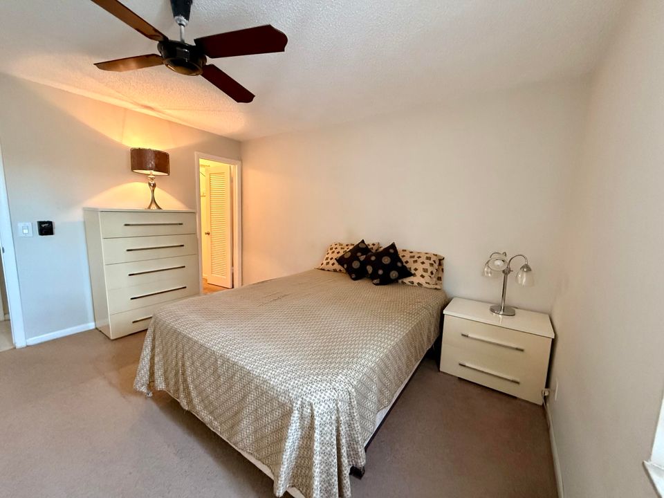 待售: $125,000 (2 贝兹, 2 浴室, 907 平方英尺)