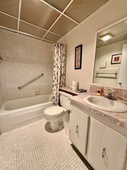 待售: $125,000 (2 贝兹, 2 浴室, 907 平方英尺)