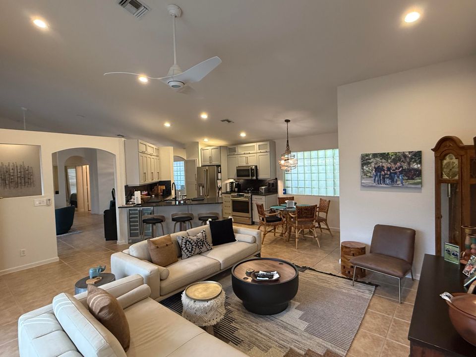 En Venta: $599,999 (3 camas, 3 baños, 2130 Pies cuadrados)