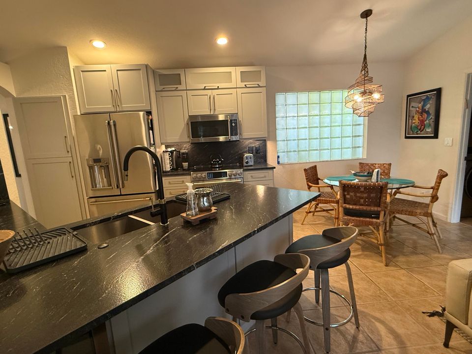 En Venta: $599,999 (3 camas, 3 baños, 2130 Pies cuadrados)