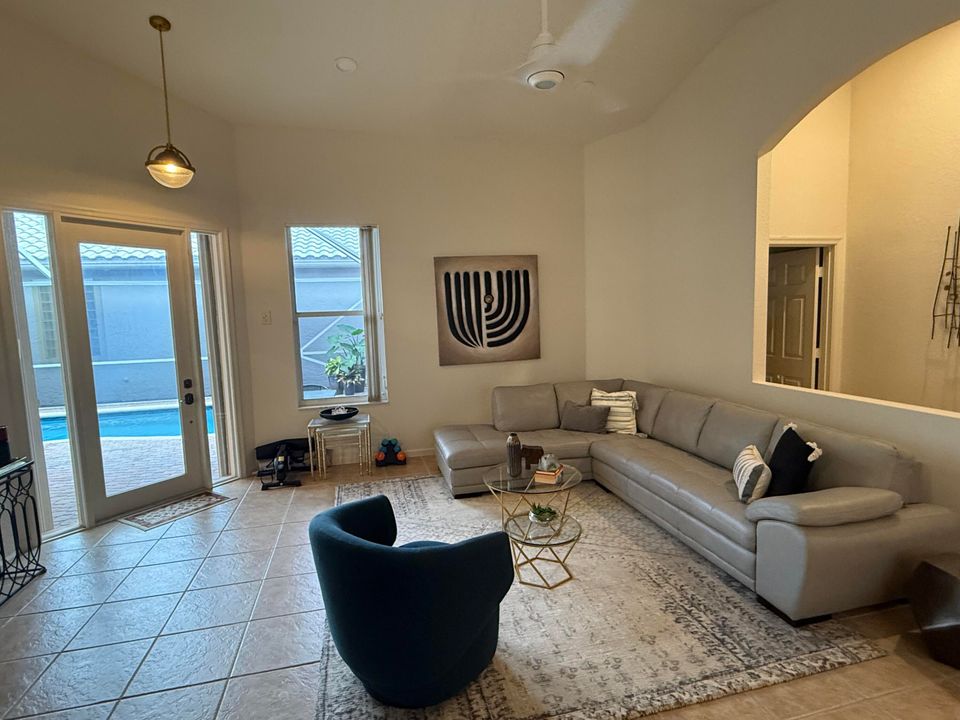 En Venta: $599,999 (3 camas, 3 baños, 2130 Pies cuadrados)