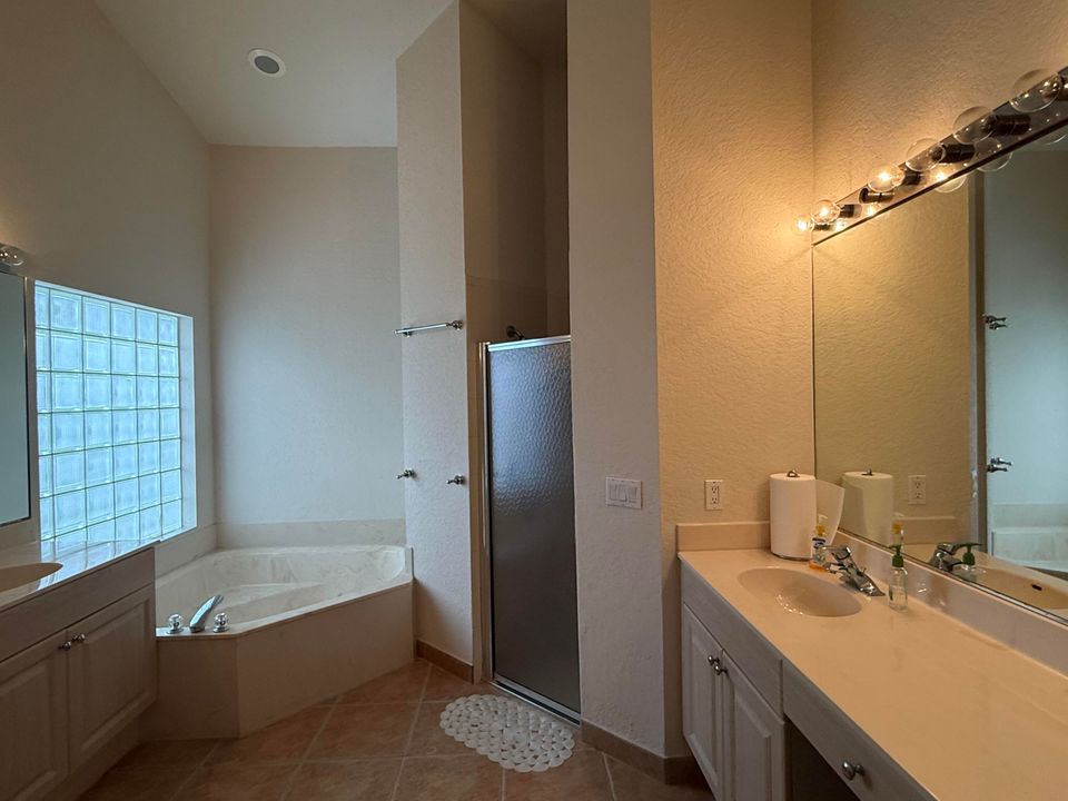 En Venta: $599,999 (3 camas, 3 baños, 2130 Pies cuadrados)