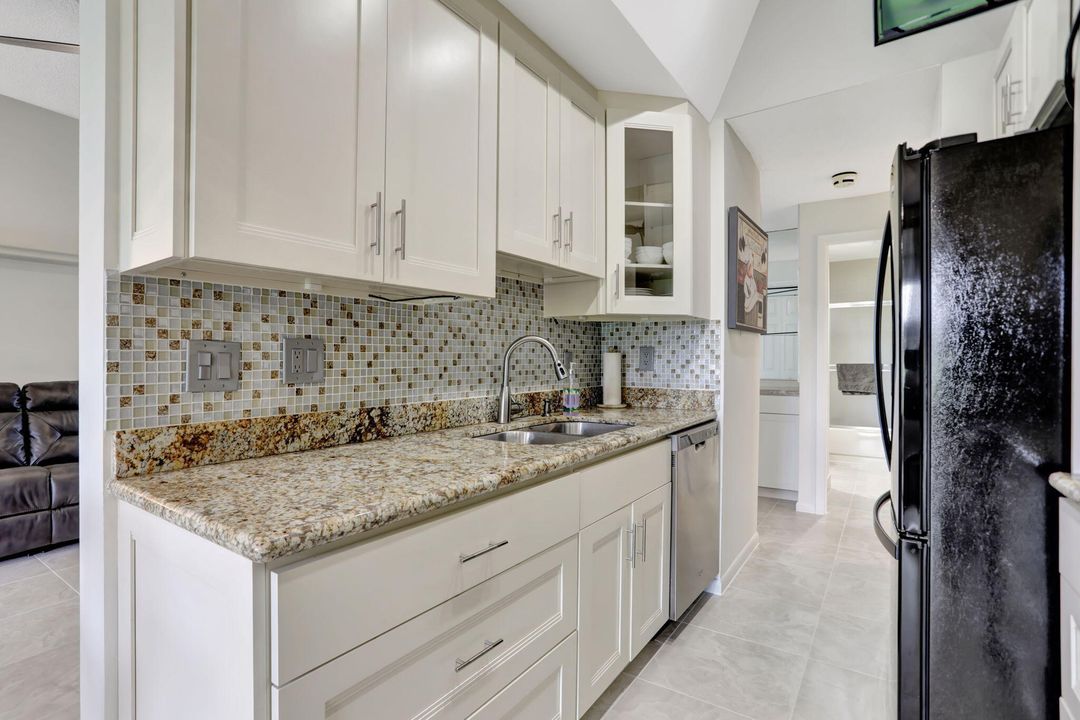 For Sale: $349,000 (2 beds, 2 baths, 1323 Square Feet)