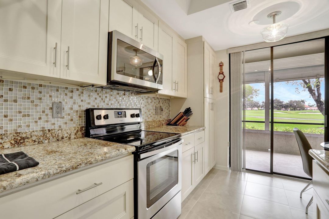 For Sale: $349,000 (2 beds, 2 baths, 1323 Square Feet)