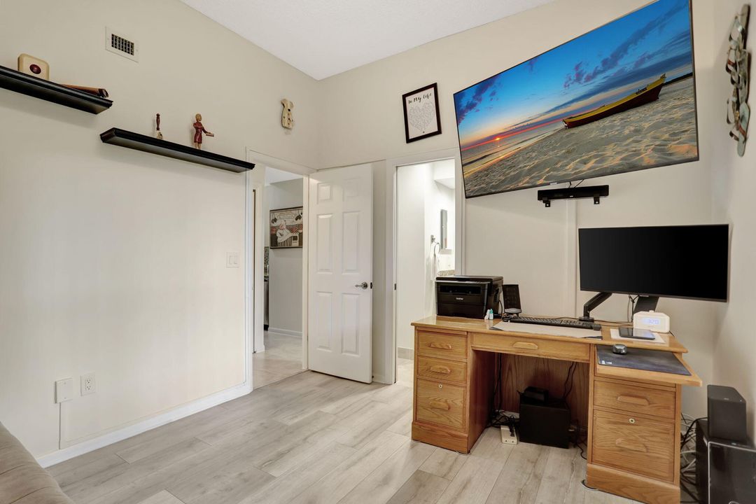 For Sale: $349,000 (2 beds, 2 baths, 1323 Square Feet)