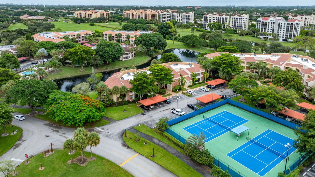 For Sale: $349,000 (2 beds, 2 baths, 1323 Square Feet)