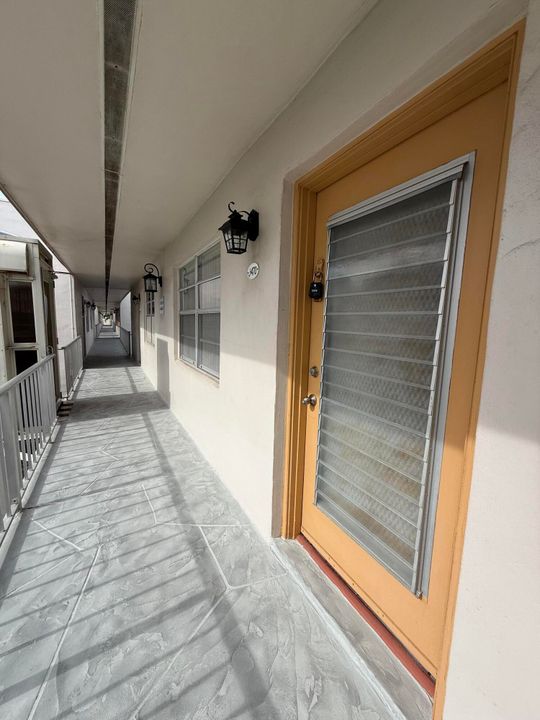 待售: $125,000 (2 贝兹, 2 浴室, 907 平方英尺)