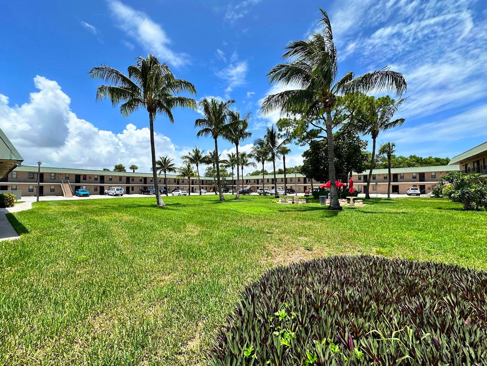 For Rent: $1,300 (1 beds, 1 baths, 424 Square Feet)