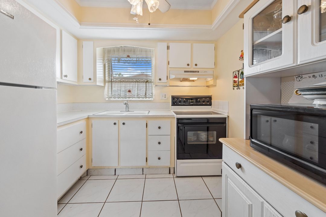 For Sale: $75,000 (1 beds, 1 baths, 611 Square Feet)