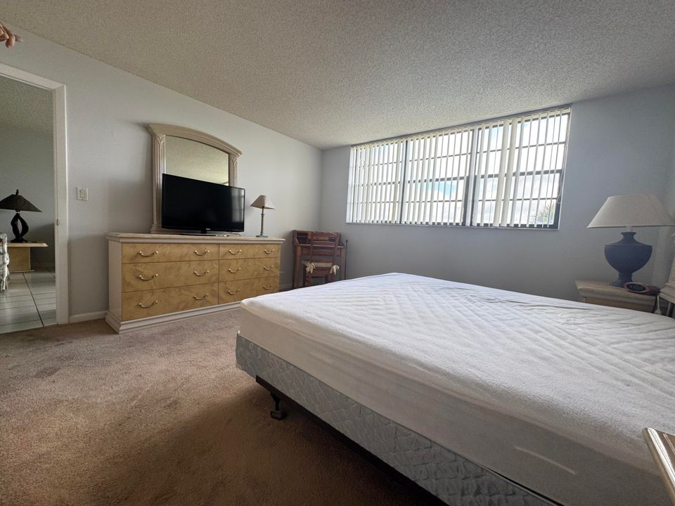 For Rent: $2,150 (2 beds, 2 baths, 1050 Square Feet)