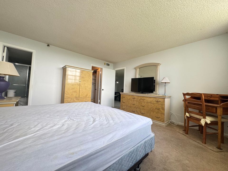 For Rent: $2,150 (2 beds, 2 baths, 1050 Square Feet)