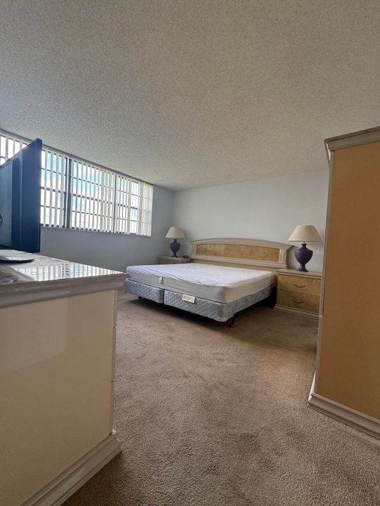 For Rent: $2,150 (2 beds, 2 baths, 1050 Square Feet)