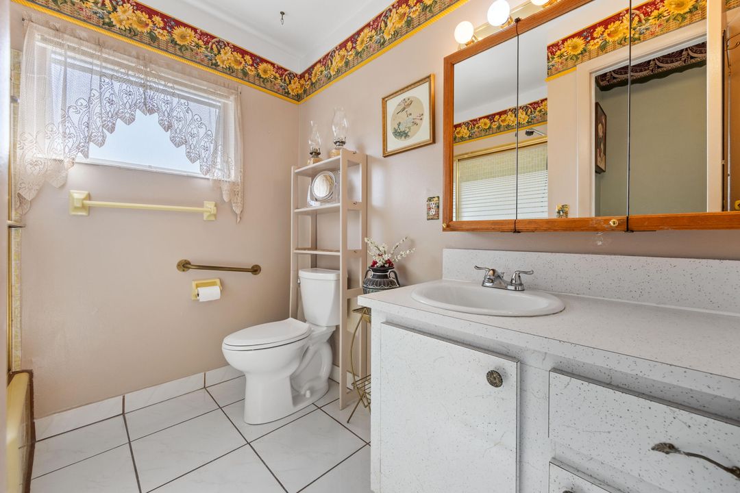 For Sale: $75,000 (1 beds, 1 baths, 611 Square Feet)