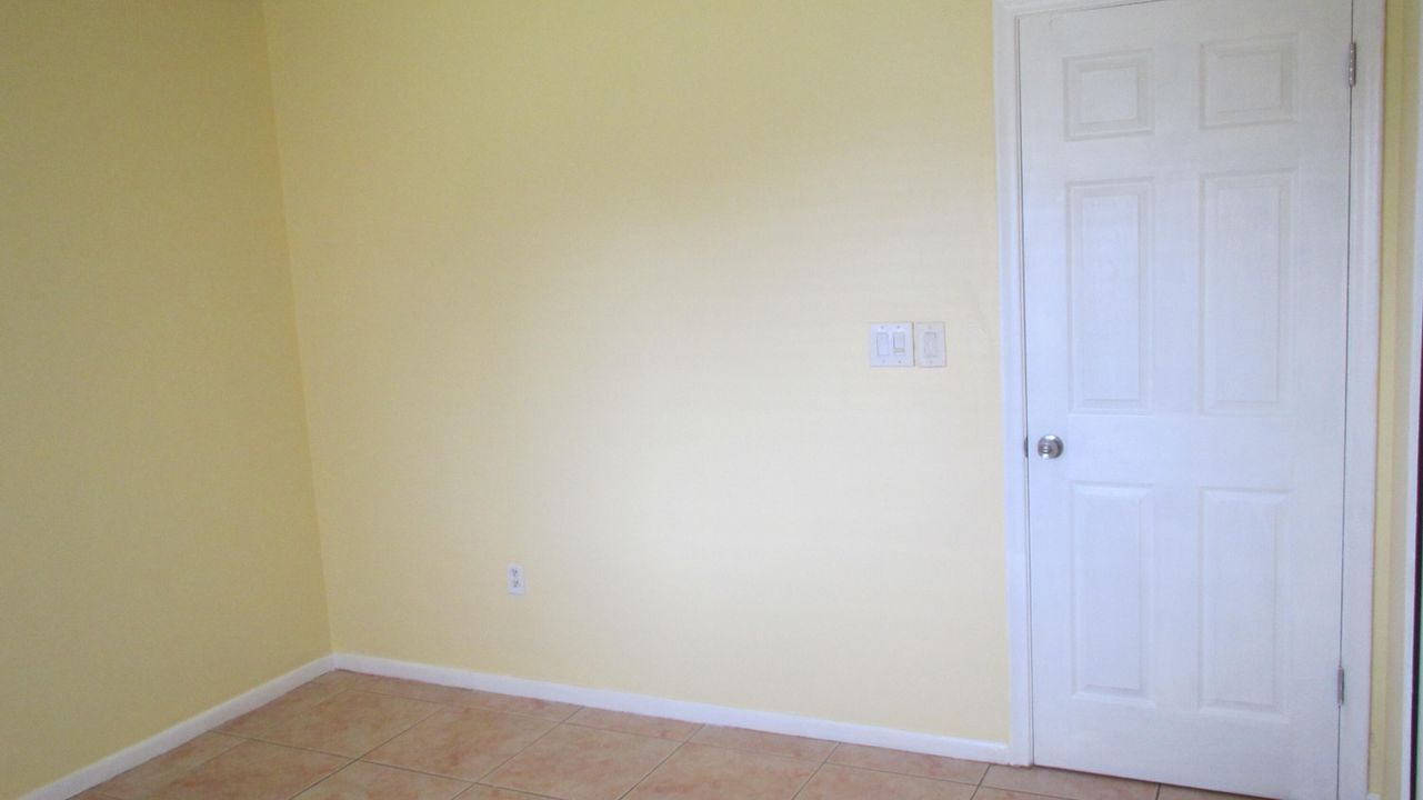 For Rent: $1,900 (2 beds, 1 baths, 728 Square Feet)