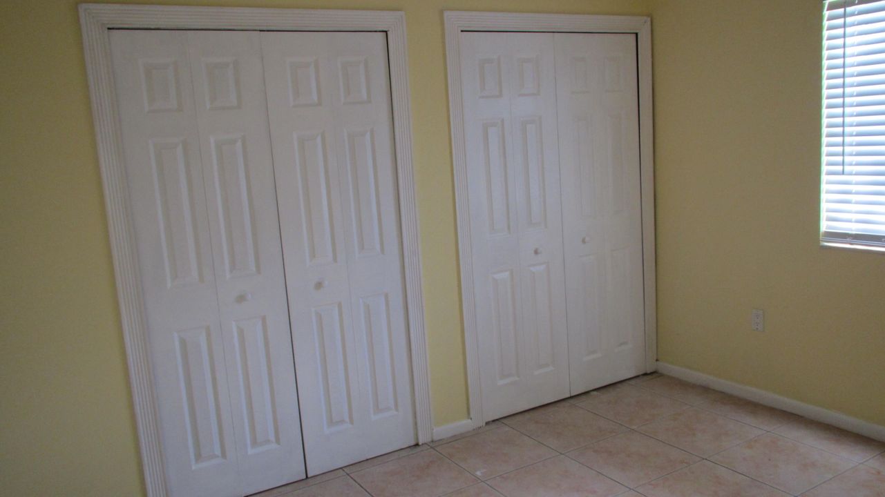 For Rent: $1,900 (2 beds, 1 baths, 728 Square Feet)