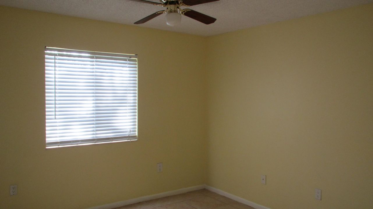 For Rent: $1,900 (2 beds, 1 baths, 728 Square Feet)