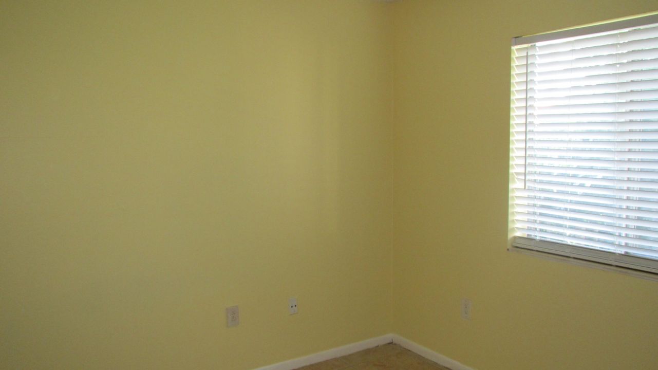 For Rent: $1,900 (2 beds, 1 baths, 728 Square Feet)