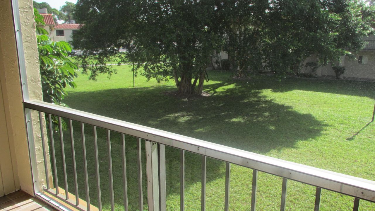 For Rent: $1,900 (2 beds, 1 baths, 728 Square Feet)