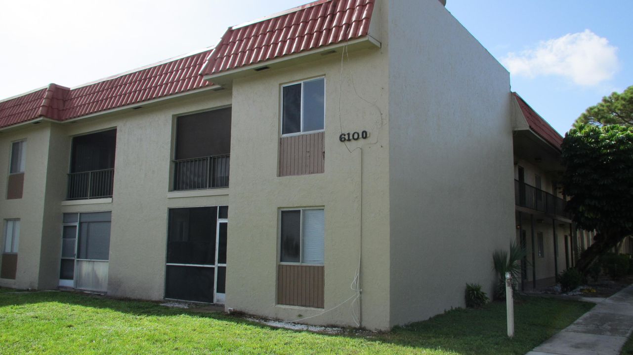 For Rent: $1,900 (2 beds, 1 baths, 728 Square Feet)