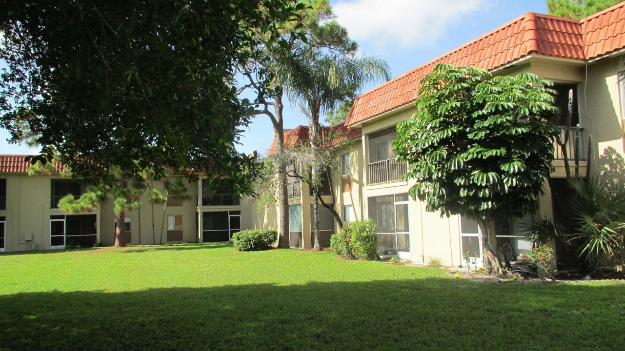 For Rent: $1,900 (2 beds, 1 baths, 728 Square Feet)