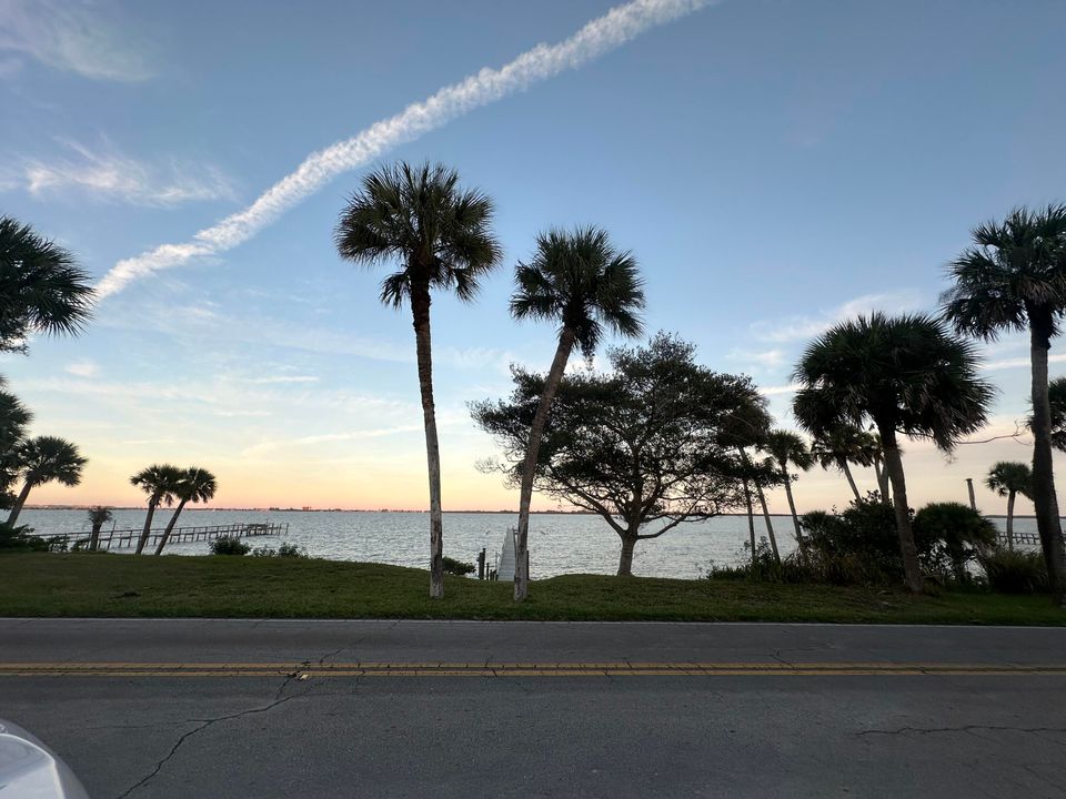 For Sale: $1,950,000 (5 beds, 5 baths, 6264 Square Feet)