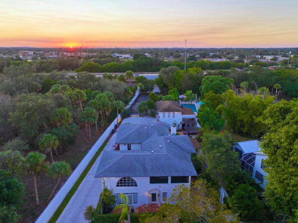 For Sale: $1,950,000 (5 beds, 5 baths, 6264 Square Feet)