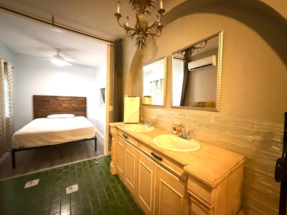 For Sale: $1,950,000 (5 beds, 5 baths, 6264 Square Feet)