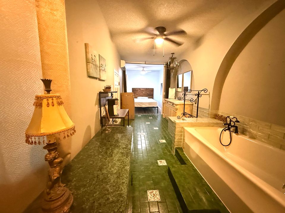 For Sale: $1,950,000 (5 beds, 5 baths, 6264 Square Feet)