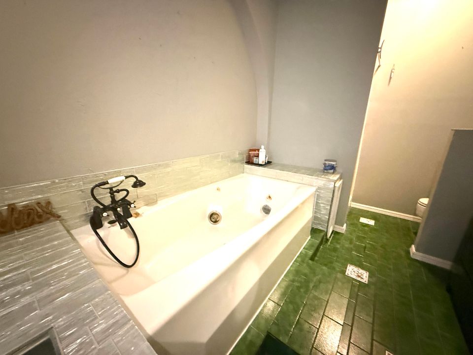 For Sale: $1,950,000 (5 beds, 5 baths, 6264 Square Feet)