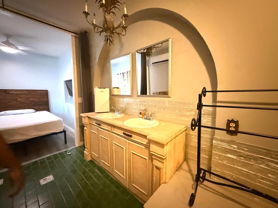 For Sale: $1,950,000 (5 beds, 5 baths, 6264 Square Feet)