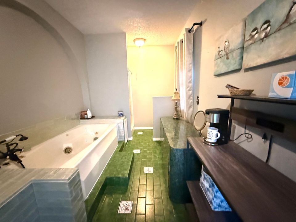 For Sale: $1,950,000 (5 beds, 5 baths, 6264 Square Feet)