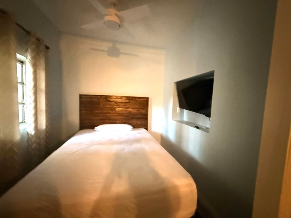 For Sale: $1,950,000 (5 beds, 5 baths, 6264 Square Feet)