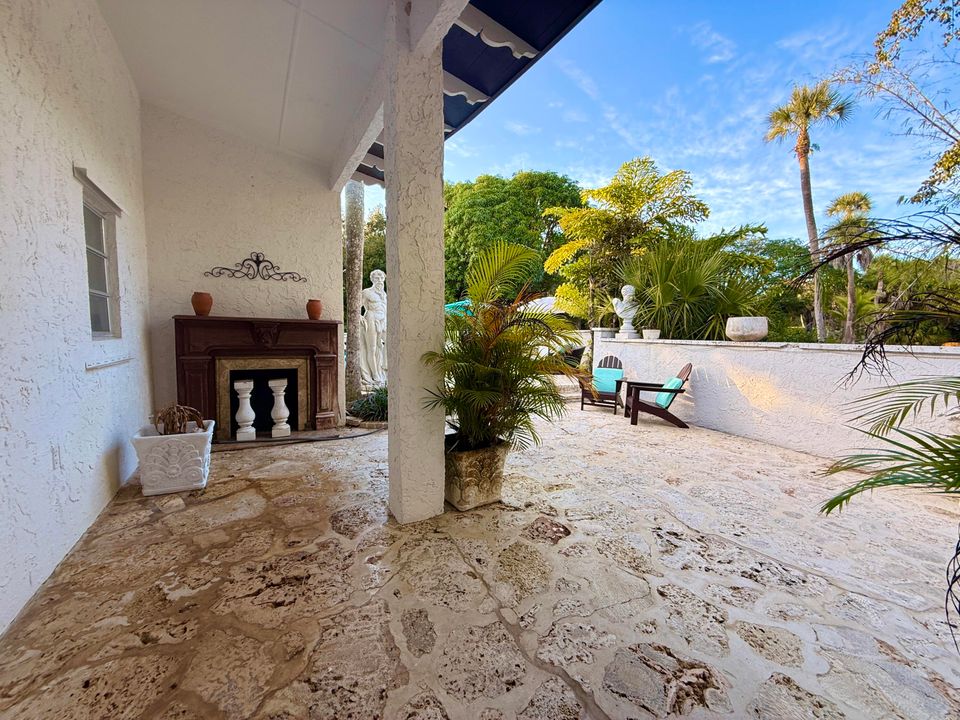 For Sale: $1,950,000 (5 beds, 5 baths, 6264 Square Feet)