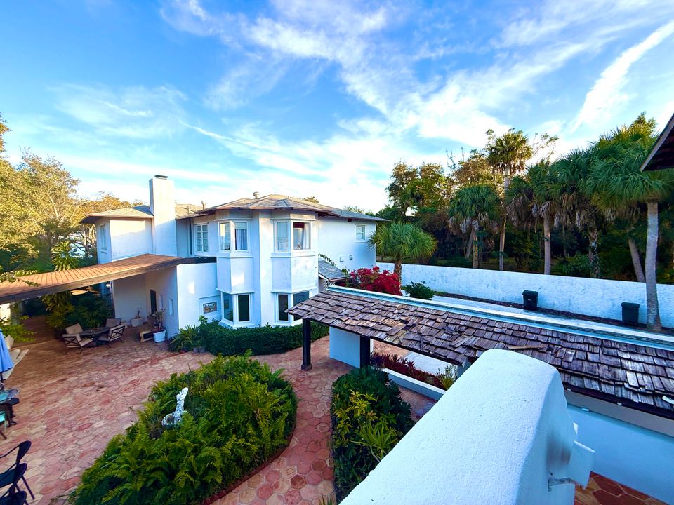 For Sale: $1,950,000 (5 beds, 5 baths, 6264 Square Feet)