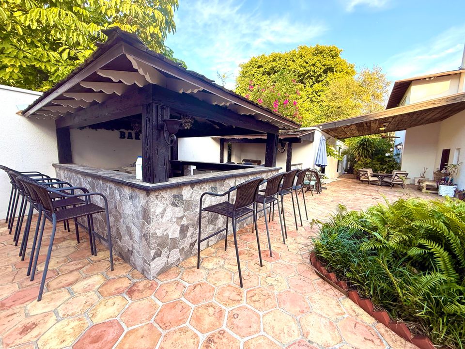 For Sale: $1,950,000 (5 beds, 5 baths, 6264 Square Feet)